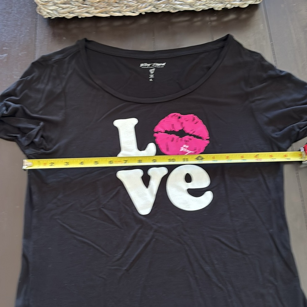 Betsy Johnson Tee Shirt - Picture 4 of 5